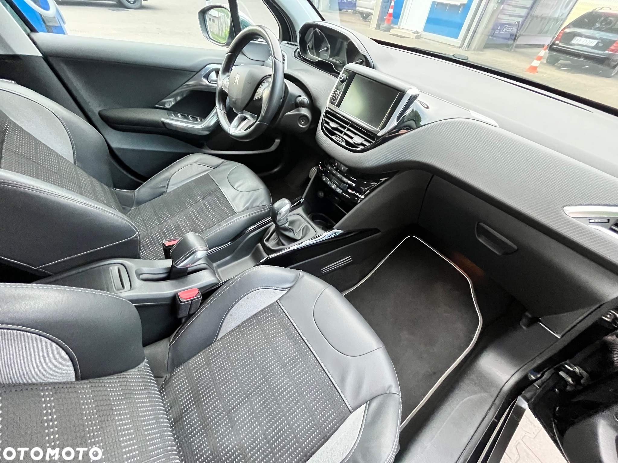 Peugeot 2008 1.6 BlueHDi Style S&S - 16