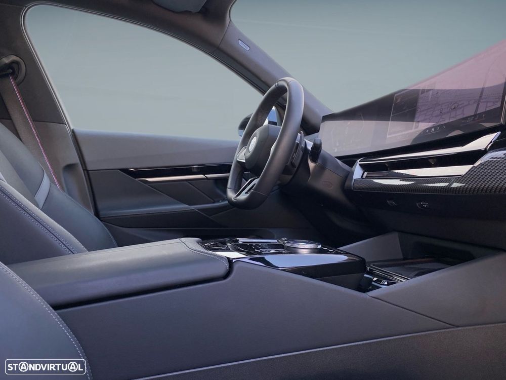 BMW 520 d Pack Desportivo M Pro - 16