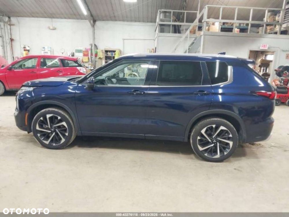 Mitsubishi Outlander - 3