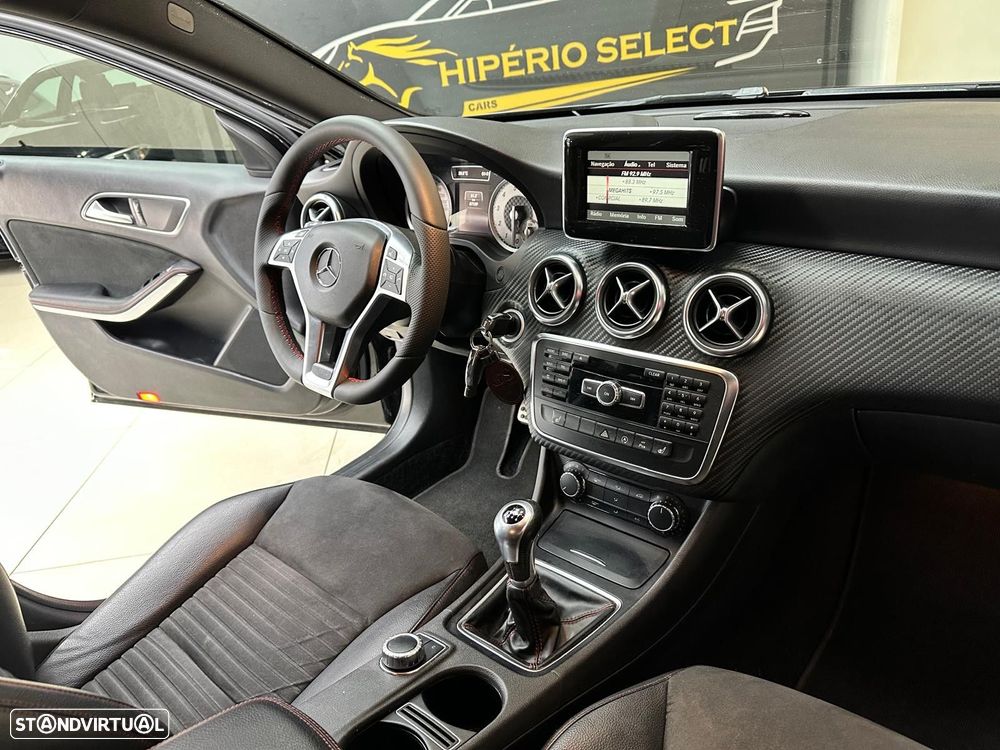 Mercedes-Benz A 180 AMG Line - 23