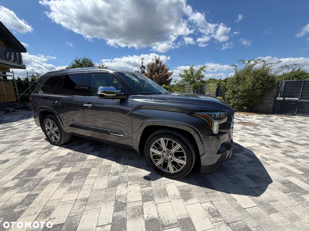 Toyota Sequoia - 7