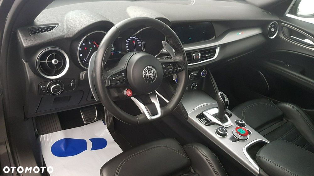 Alfa Romeo Stelvio - 15