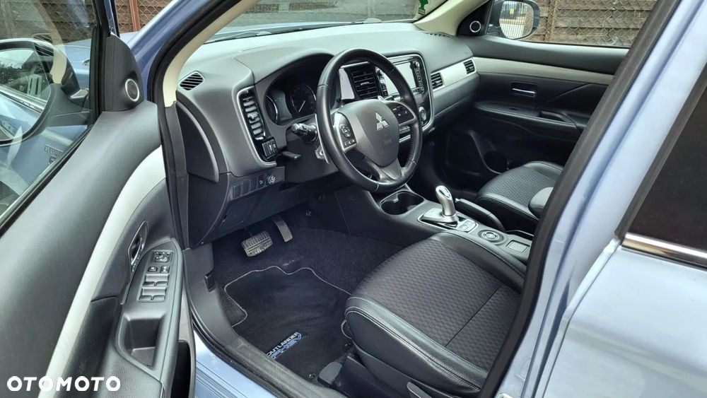 Mitsubishi Outlander - 7