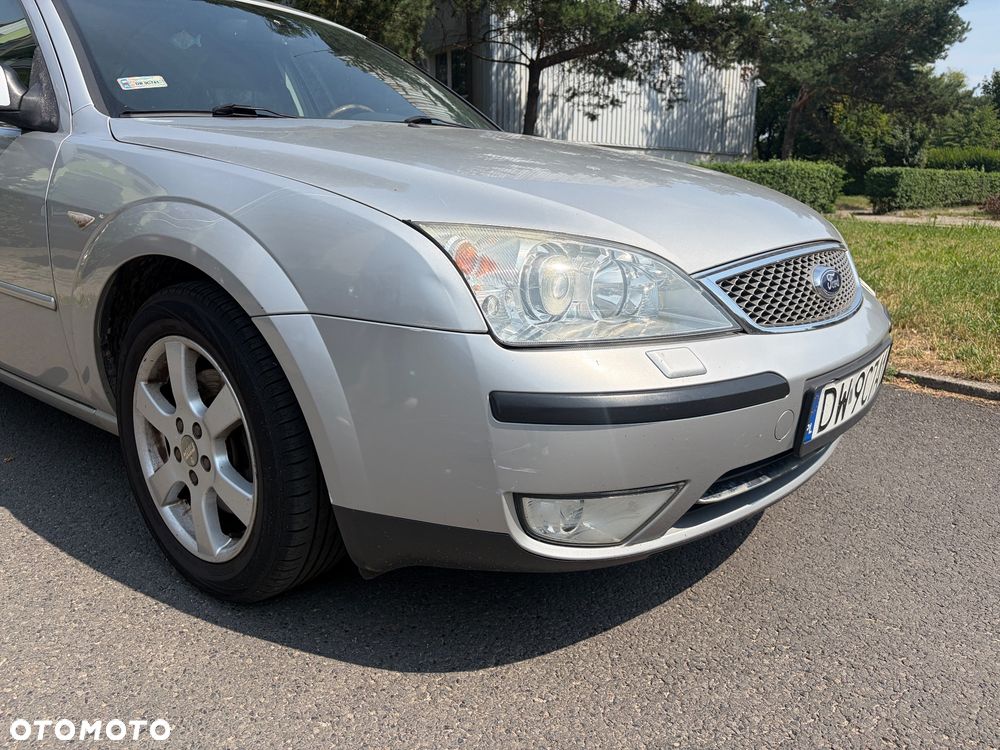 Ford Mondeo 1.8 SCi Ghia - 26