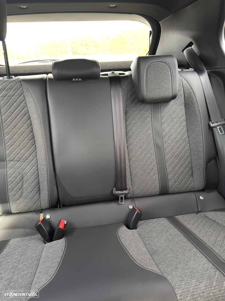 Peugeot 2008 1.2 PureTech Allure EAT8 - 5