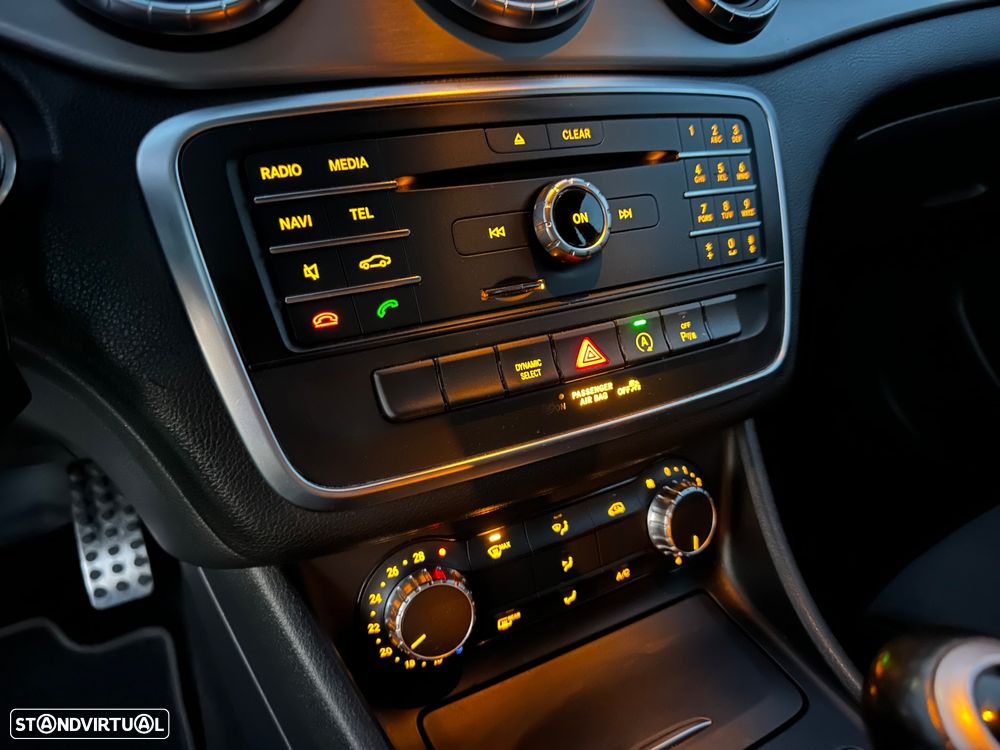 Mercedes-Benz CLA 180 d Shooting Brake AMG Line - 13