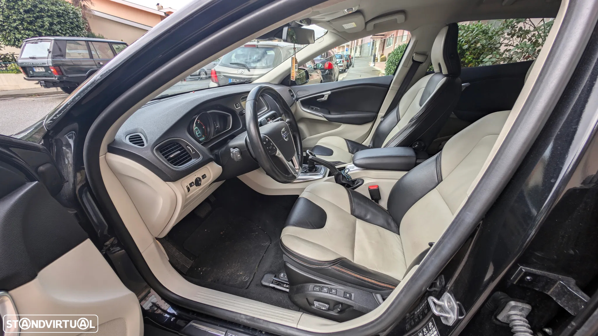 Volvo V40 D4 Geartronic Momentum - 14