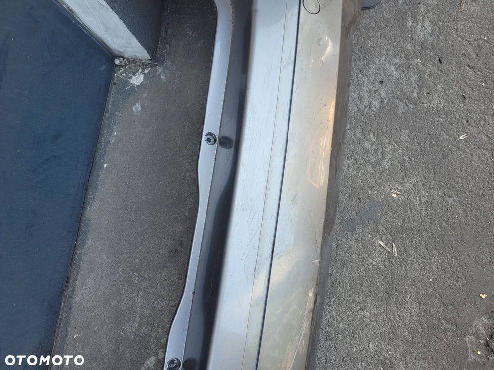 Zderzak tył mercedes w245 Kod lakieru: 748 - 12