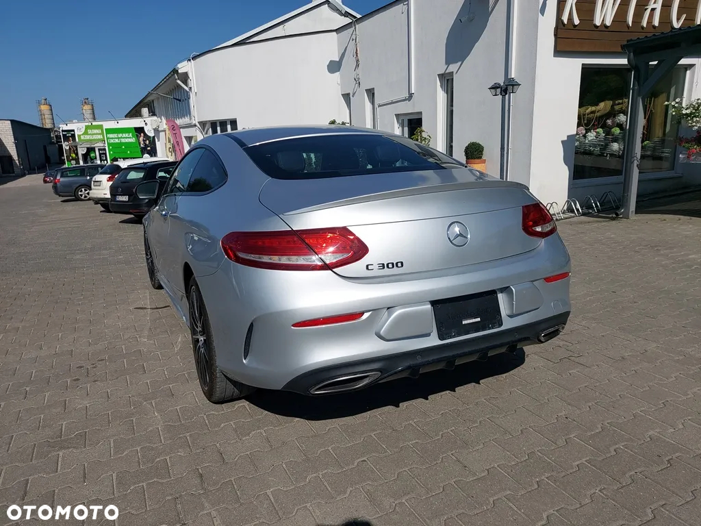 Mercedes-Benz Klasa C 300 Coupe 9G-TRONIC AMG Line - 25