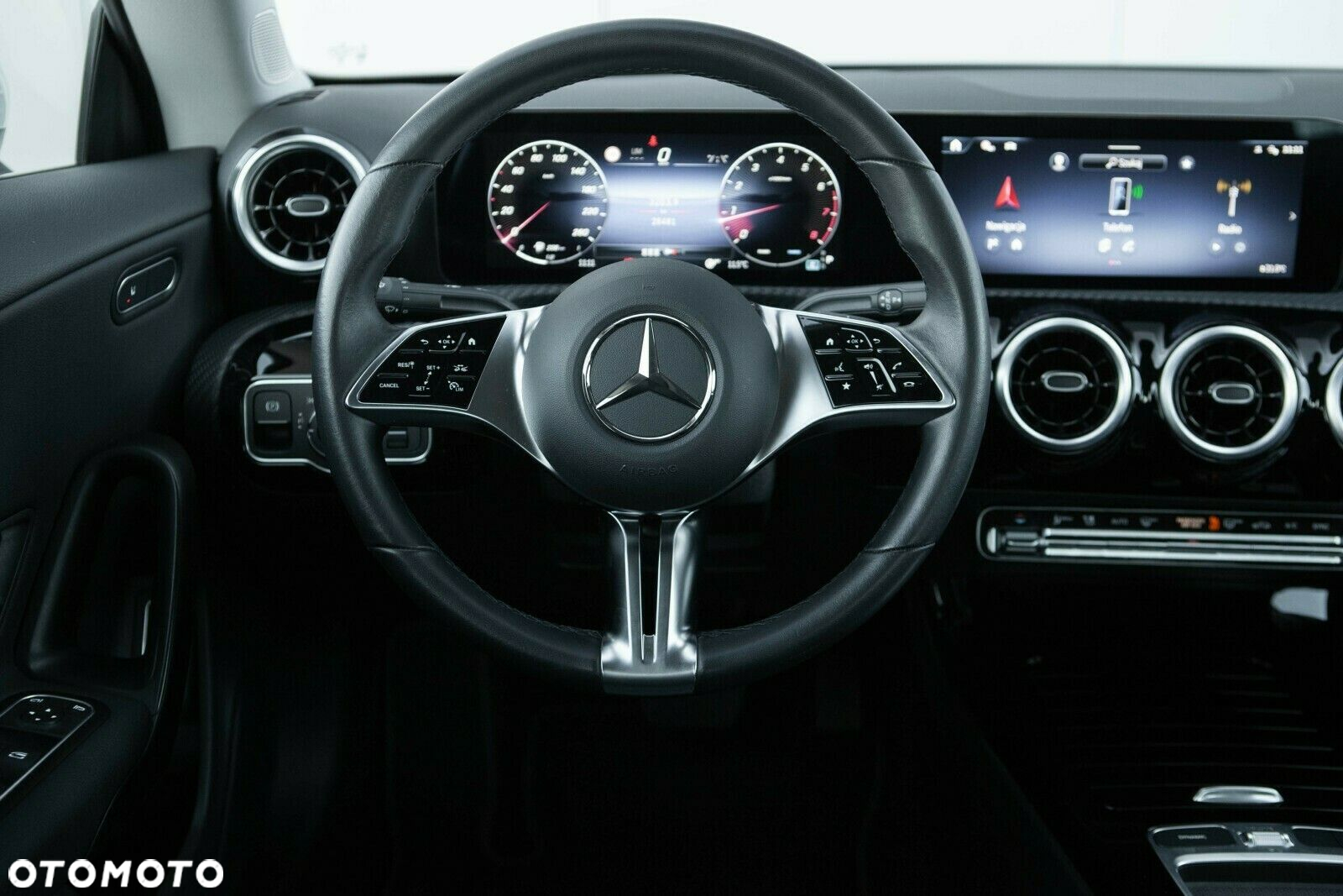 Mercedes-Benz CLA 200 7G-DCT - 20