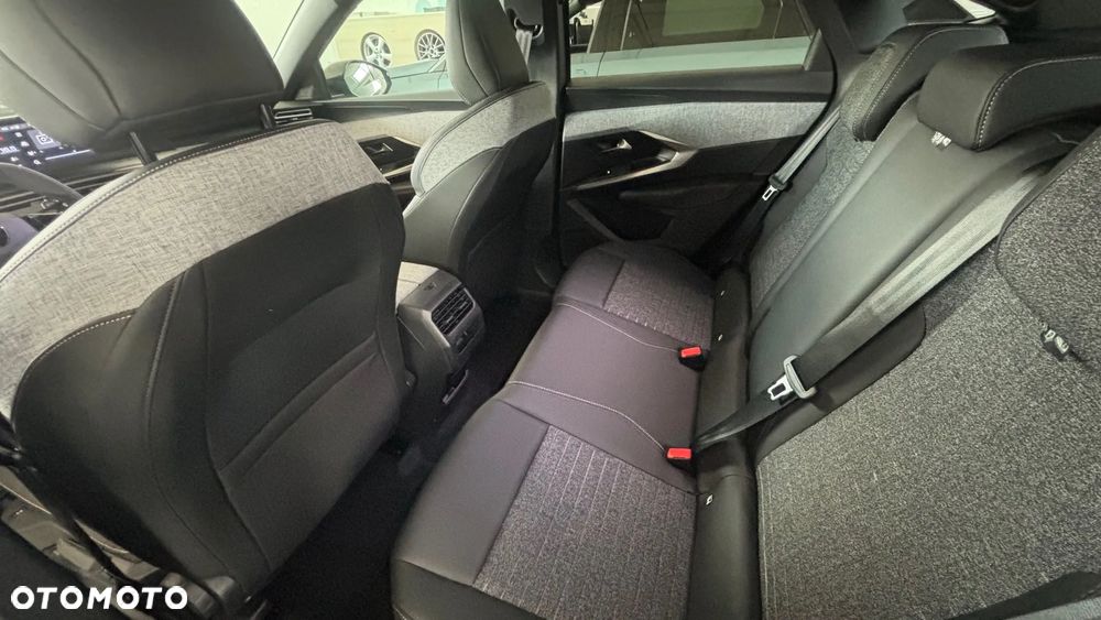 Peugeot 3008 1.2 PureTech mHEV Allure e-DCS6 - 8