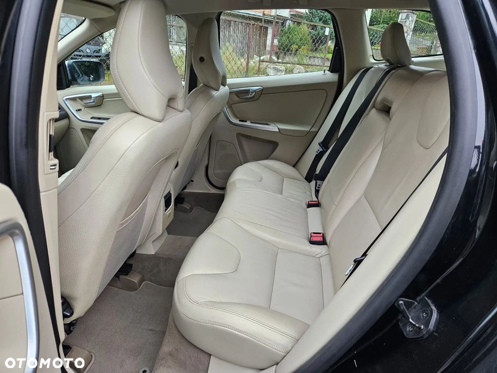 Volvo XC 60 D5 AWD - 11