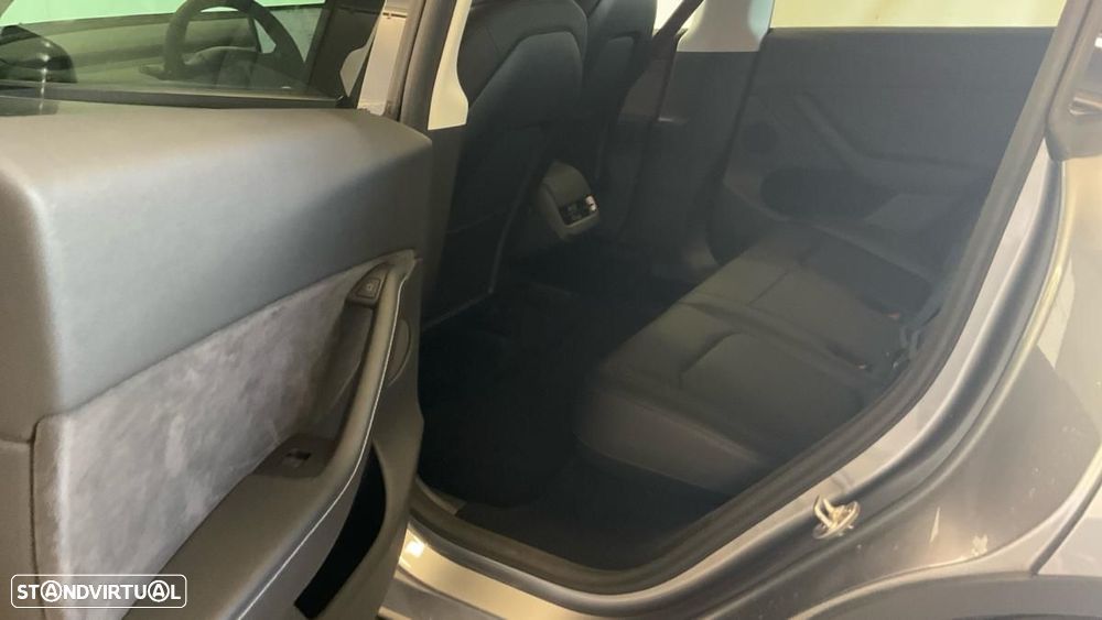 Tesla Model Y Long Range Dual Motor AWD - 5