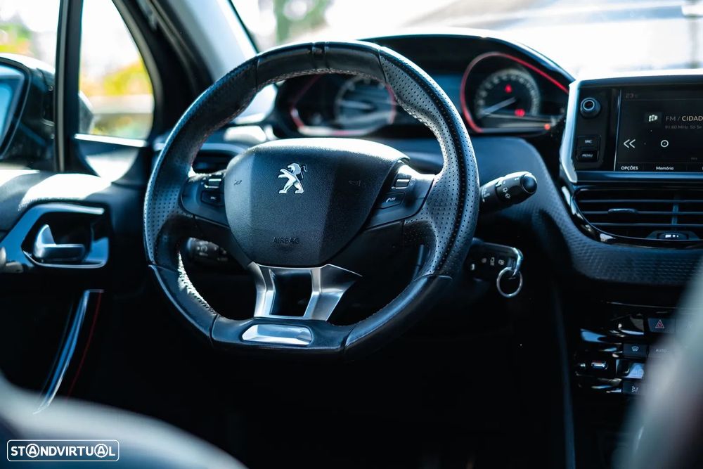 Peugeot 2008 1.6 BlueHDi GT Line - 18