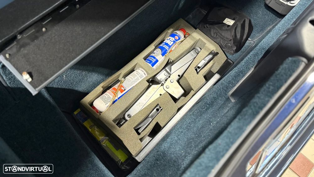 Aston Martin Vantage Coupe - 36