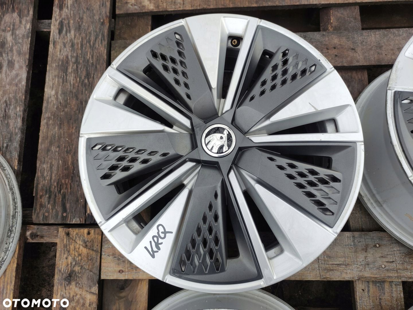 SKODA KAROQ FELGI ALUMINIOWE 17 5x112 ET45 R17 17" 57A601025AA - 2