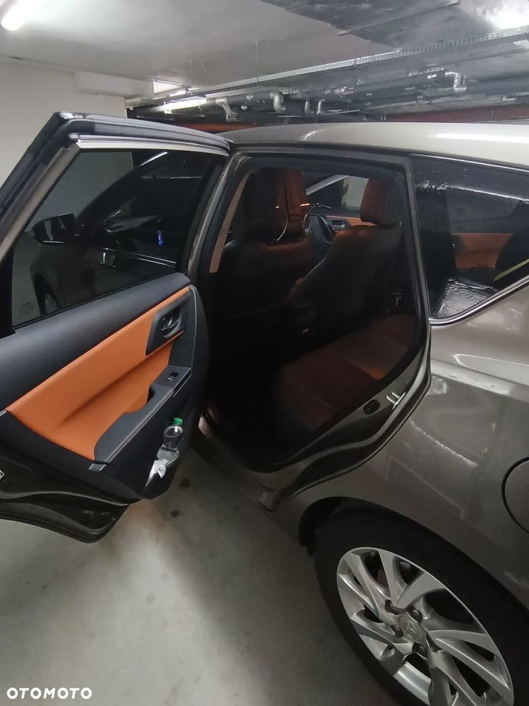 Toyota Auris 1.6 Prestige - 10