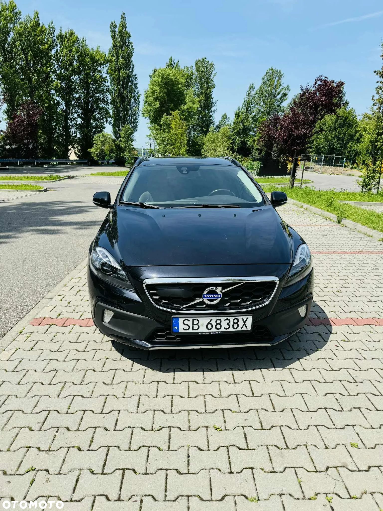 Volvo V40 Cross Country T4 AWD Momentum - 1