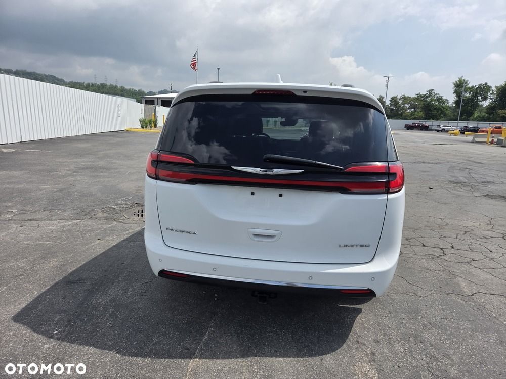 Chrysler Pacifica - 6