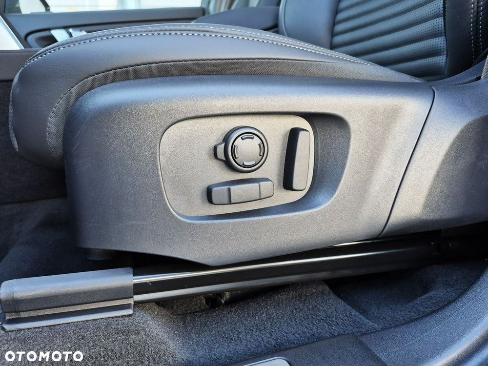 Land Rover Discovery Sport D200 Metropolitan - 39