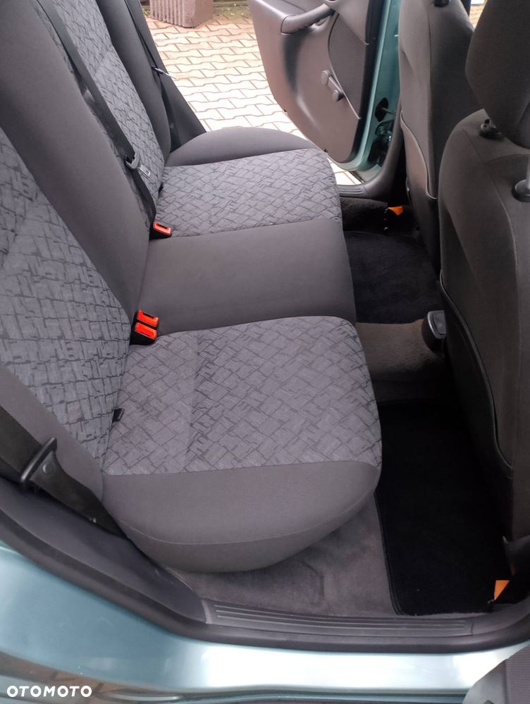 Ford Focus 1.4 Trend - 27