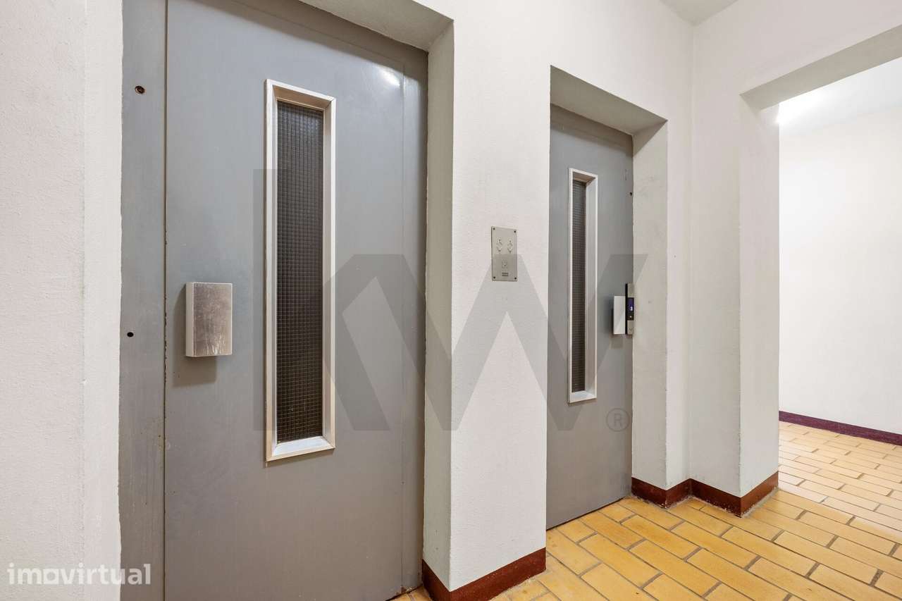 Vende T3 de 110m2 com varanda no Centro da Moita - Grande imagem: 3/24