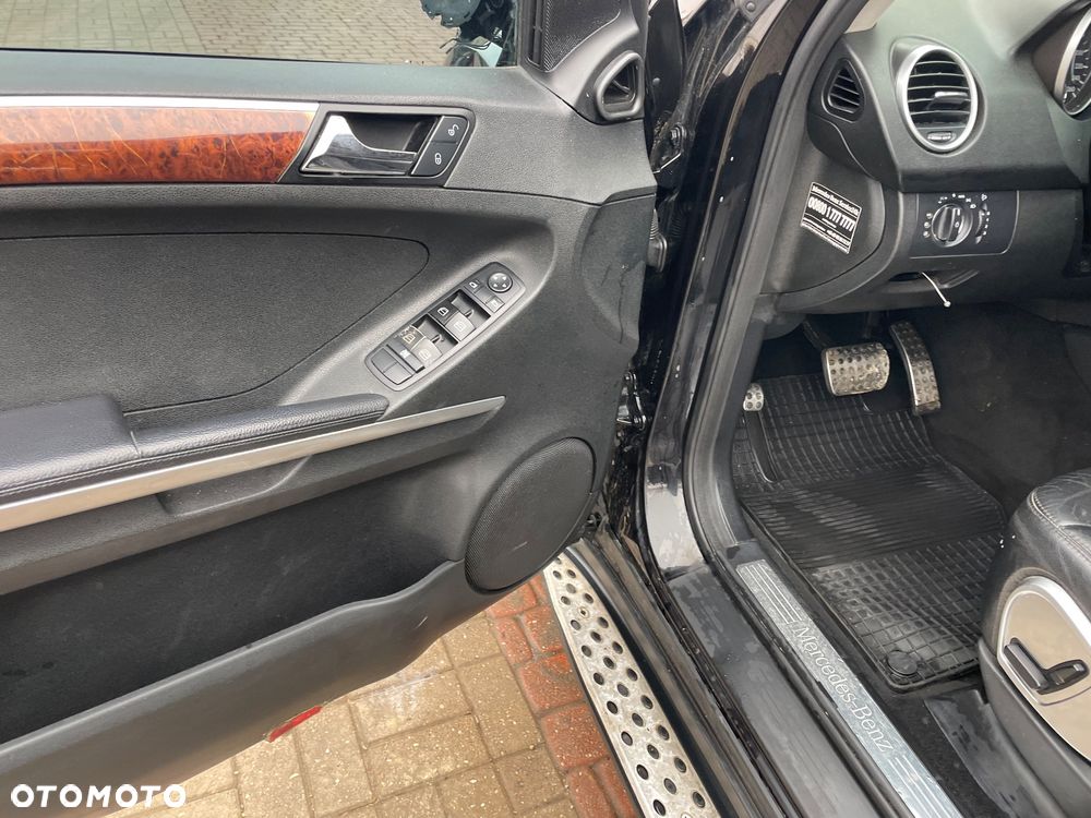 Mercedes-Benz ML - 21