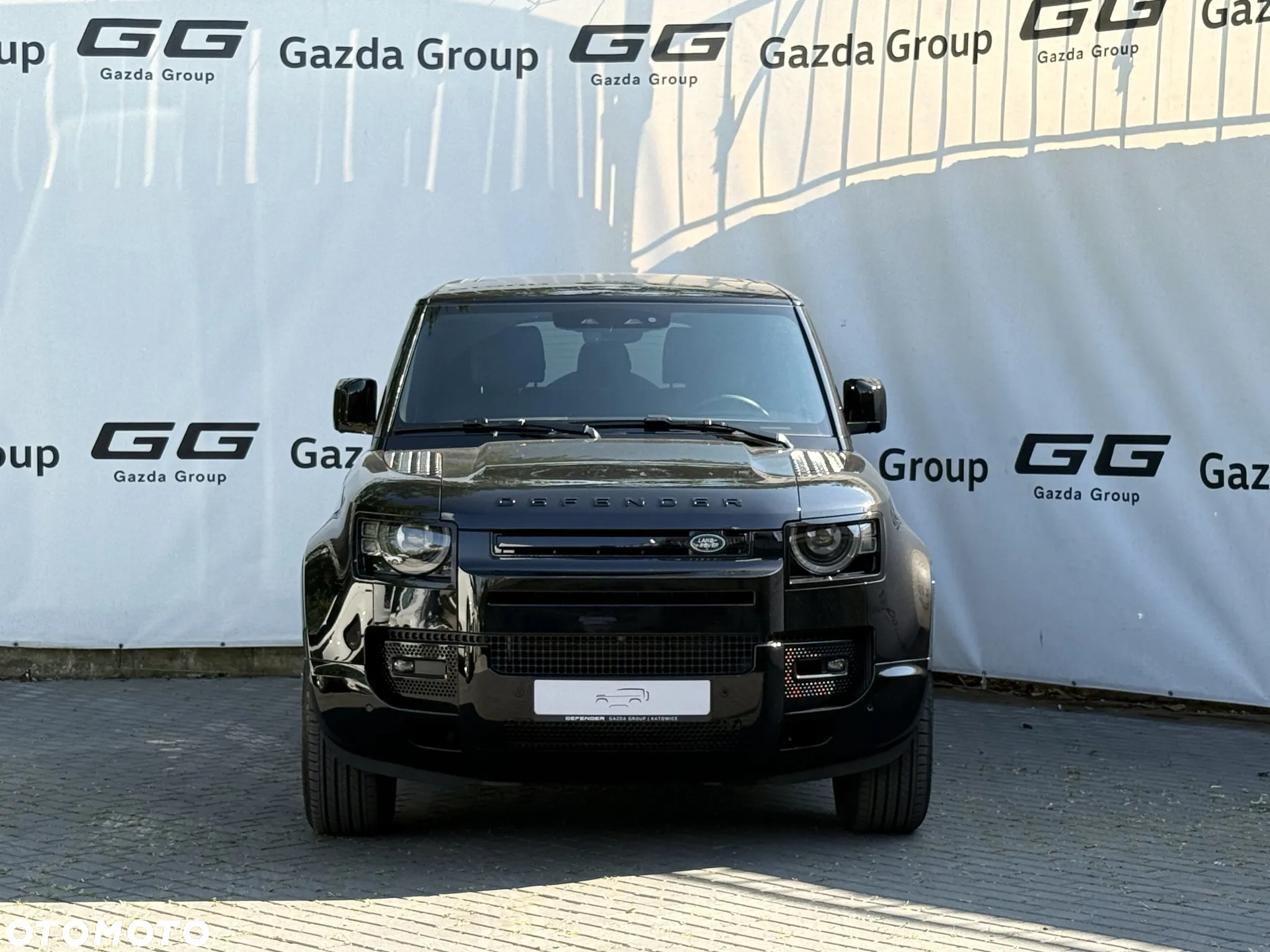 Land Rover Defender 90 D300 X-Dynamic HSE - 9