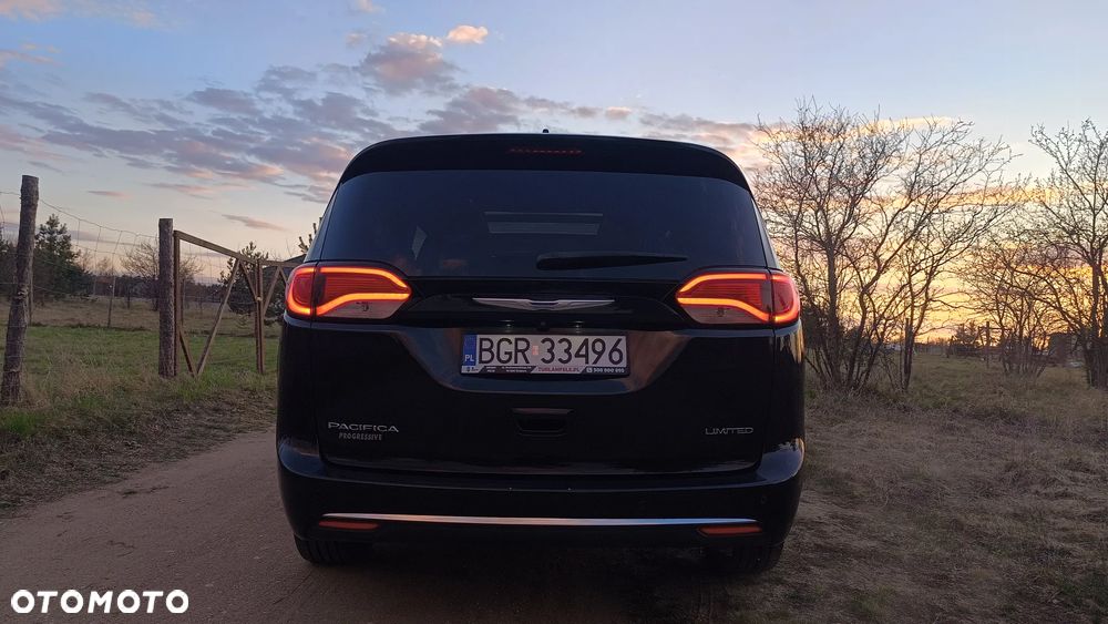 Chrysler Pacifica - 10