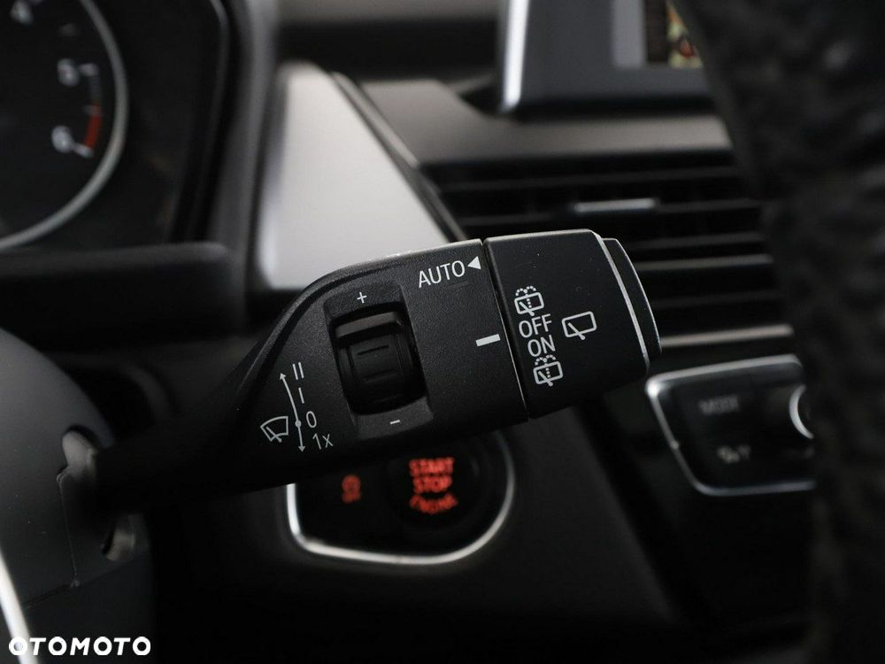 BMW Seria 2 218d - 30