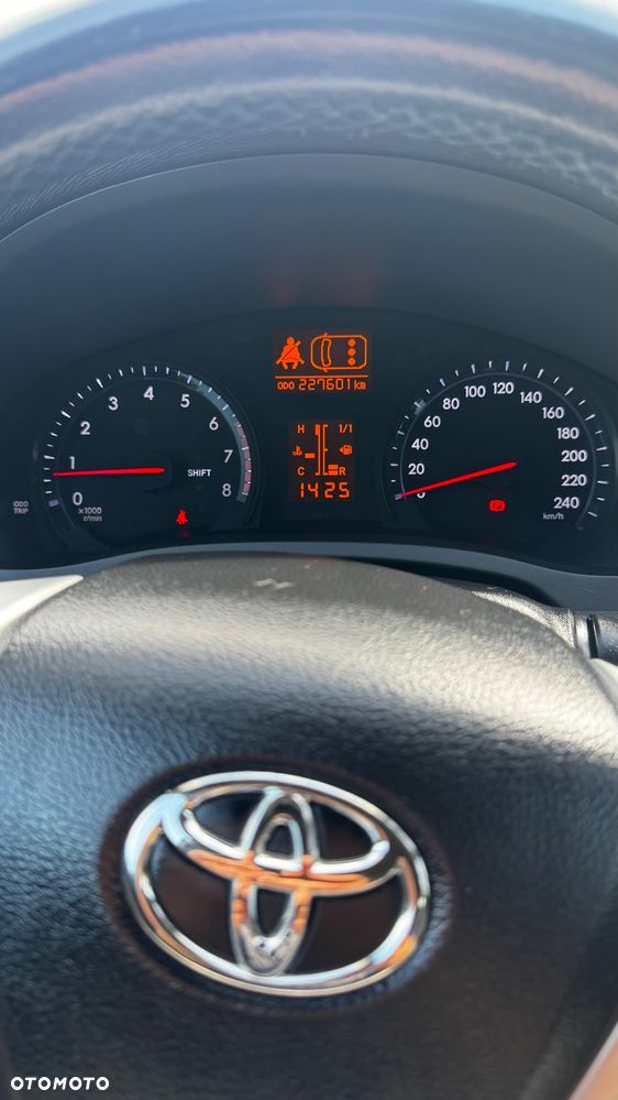 Toyota Avensis - 2