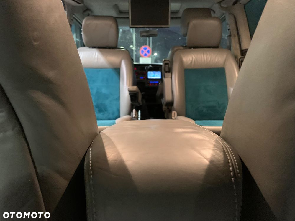Volkswagen Caravelle - 33