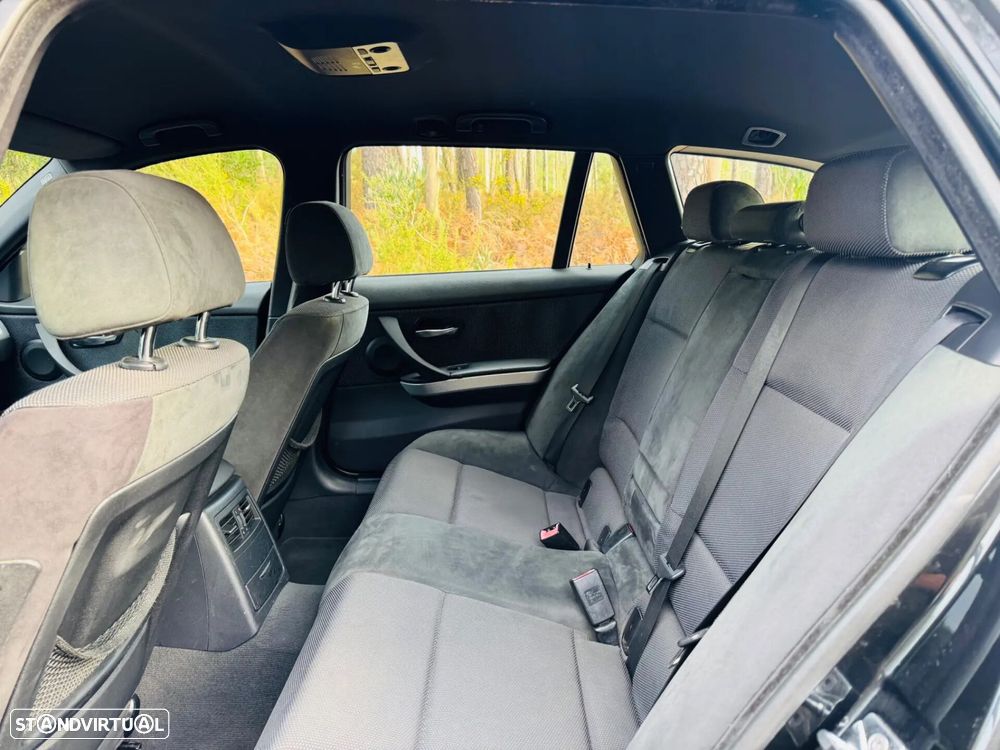 BMW 320 d Pack M - 36