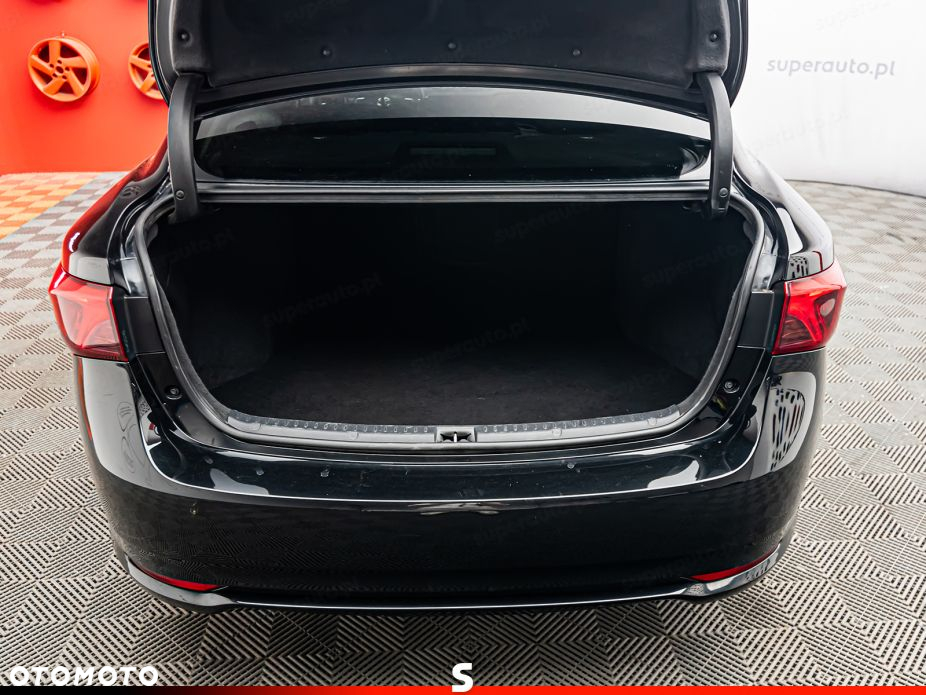 Toyota Avensis 1.8 Premium - 24