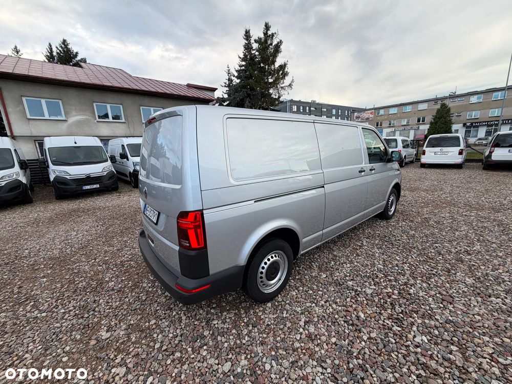 Volkswagen TRANSPORTER T6 VAN 3os. L2H1 Long MAXI WZMOCNIONY DMC3.2t. Ładowność 1242kg, Paka 3m, Homologacja VAT-1, Reflektory LED DIODOWE, Lampy tył LED, Kamera, Czujniki, Dogrzewanie Webasto 5kW, Automatyczne światła, Mocny silnik 2.0TDI DNA 150KM 6cio biegowa skrzynia biegów! Kolor srebrny Reflex Metalik, ZABUDOWA ładowni wraz z podsufitką i oś. LED! Fabryczny alarm, Przebieg tylko 53tys.km! - 41