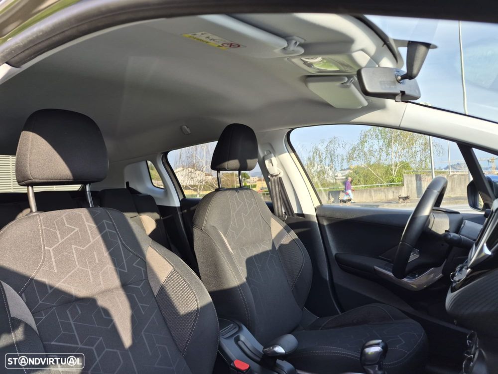 Peugeot 2008 1.2 PureTech Style - 15