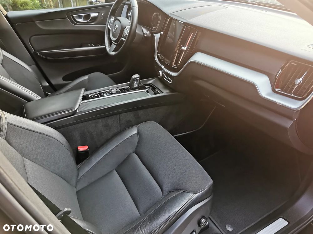Volvo XC 60 B4 D AWD Geartronic Momentum Pro - 12