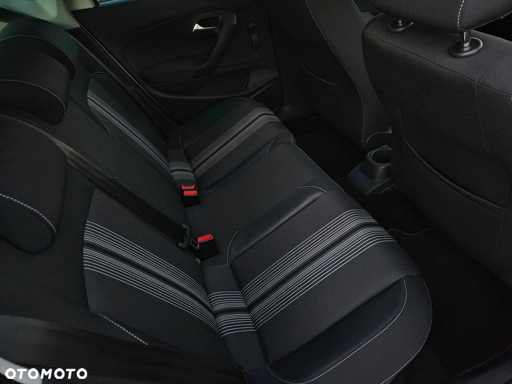 Volkswagen Polo 1.2 TSI MATCH - 24