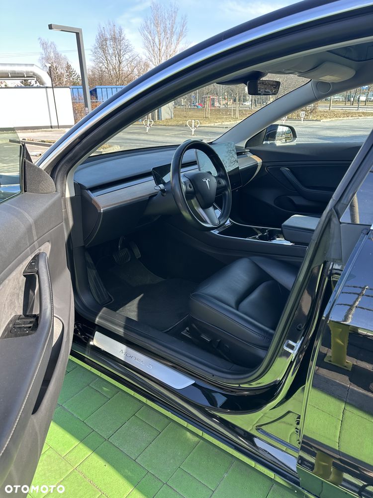 Tesla Model 3 - 4