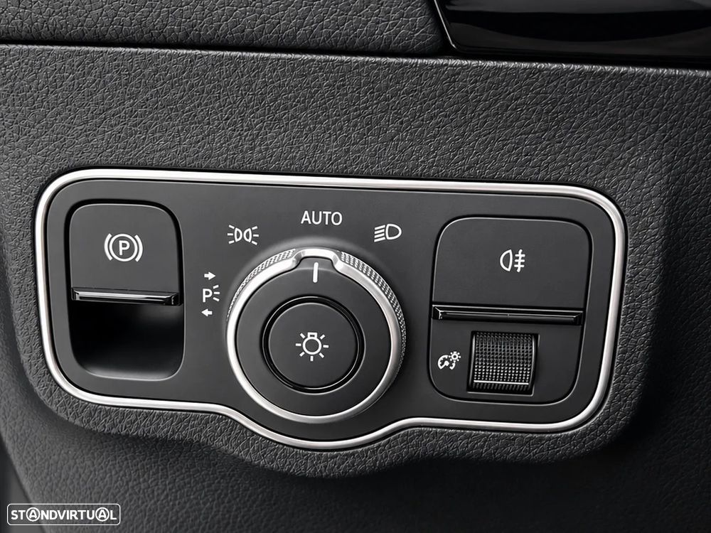 Mercedes-Benz GLA 200 d AMG Line — fotografia 17
