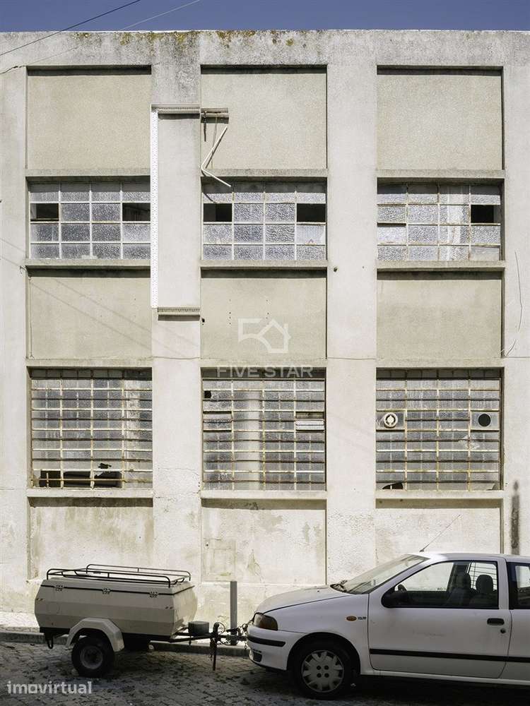 Prédio para recuperação - Projecto aprovado - Licença paga - Algés - Grande imagem: 3/15