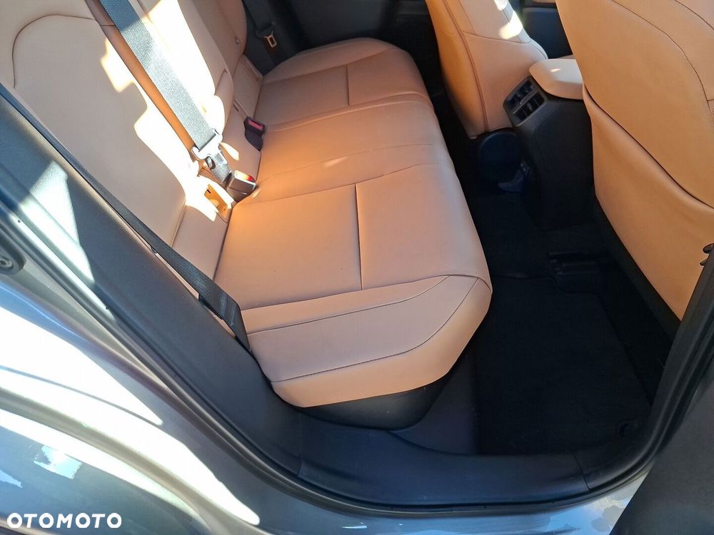 Lexus UX 2025