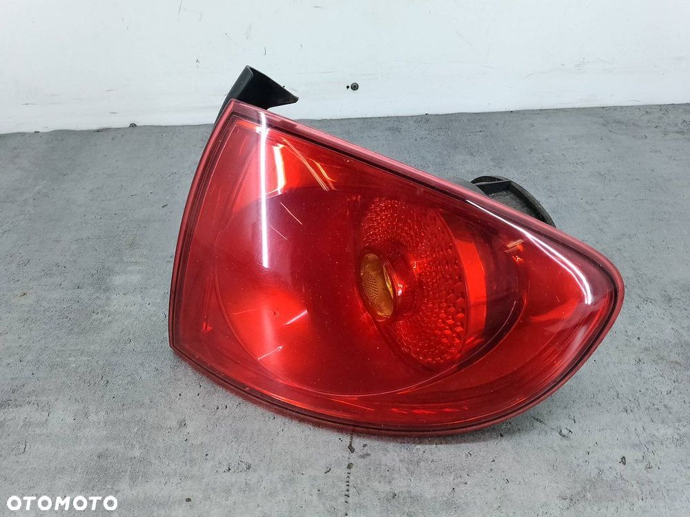 LAMPA TYLNA PRAWA SEAT ALTEA 5P0945096D 5P0945112 - 2
