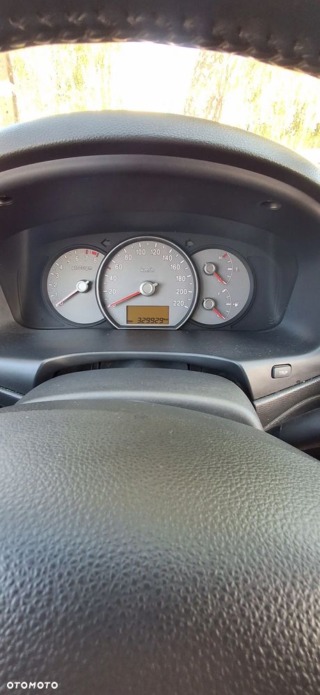 Kia Carens - 9
