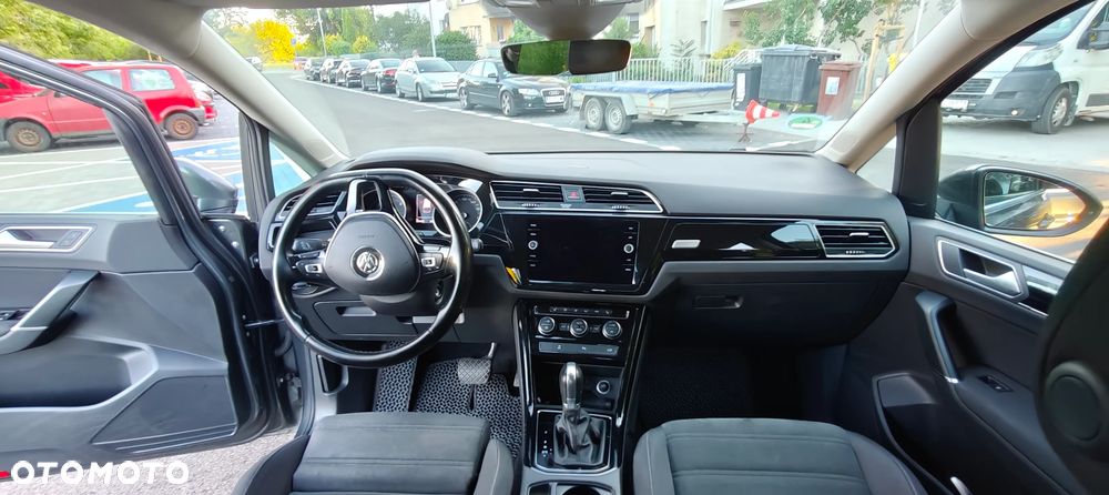 Volkswagen Touran - 16