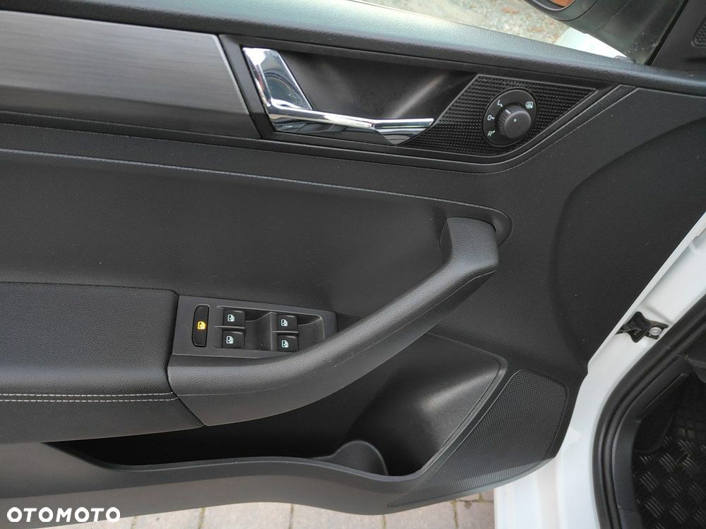 Skoda RAPID 1.0 TSI Clever - 17