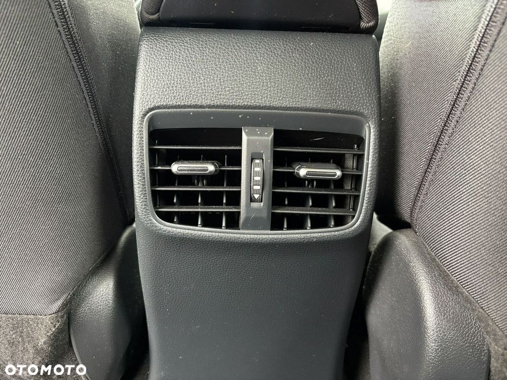Toyota Corolla - 24