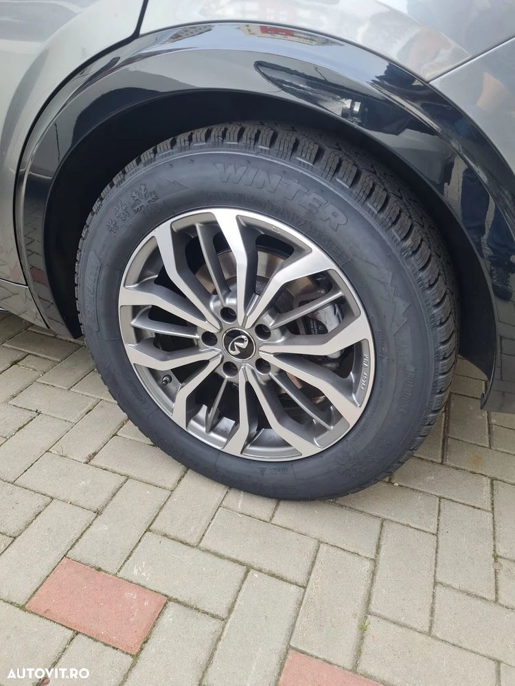 Infiniti Q30 1.6t DCT Premium Tech - 11