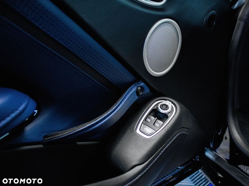 Aston Martin V8 Vantage Standard - 3