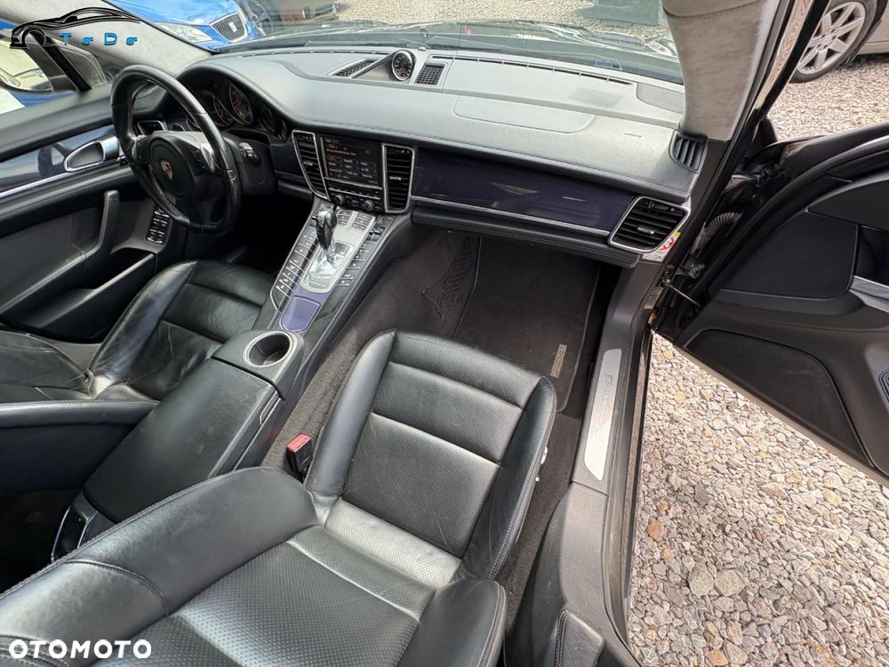 Porsche Panamera - 25